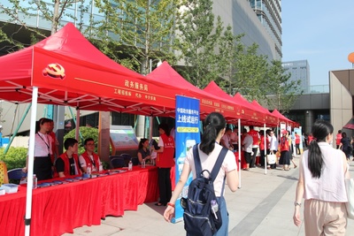 志愿服务闪耀文明之光 市政务服务局开展‘红七月服务月’政务服务专场活动暨出入境中介服务